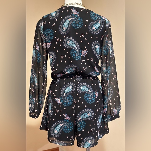 Express Black, Blues & Pinks Sheer Wrap Paisley Summer Romper Great Cond… - Picture 7 of 13